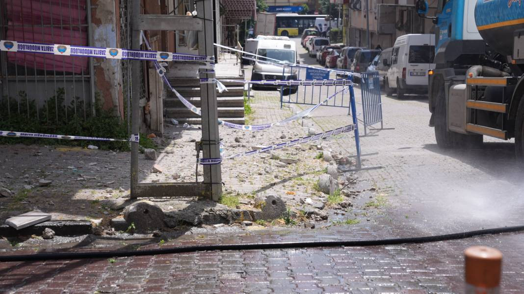 Bahçelievler'de faciadan dönüldü! Sıvalar döküldü 5 katlı bina boşaltıldı - Resim: 13